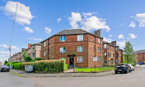 Flat Larchfield Place in Glasgow
