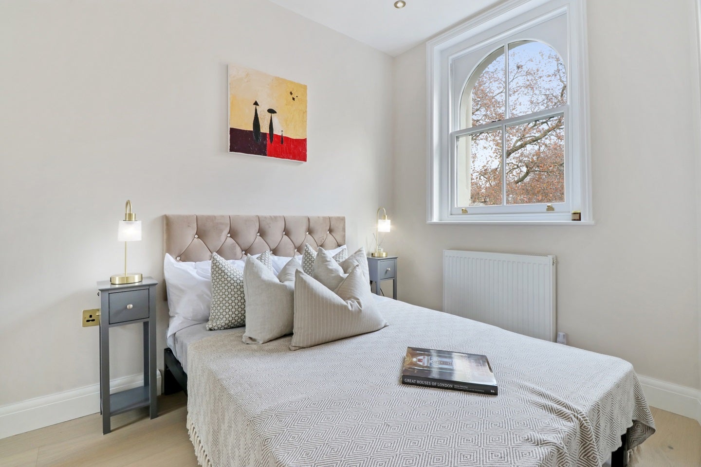 Flat Kensington Gardens Square in City of Westminster