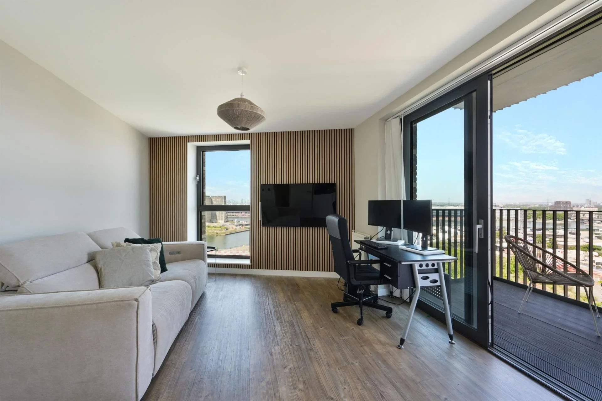 Flat Bramwell Way in Greater London