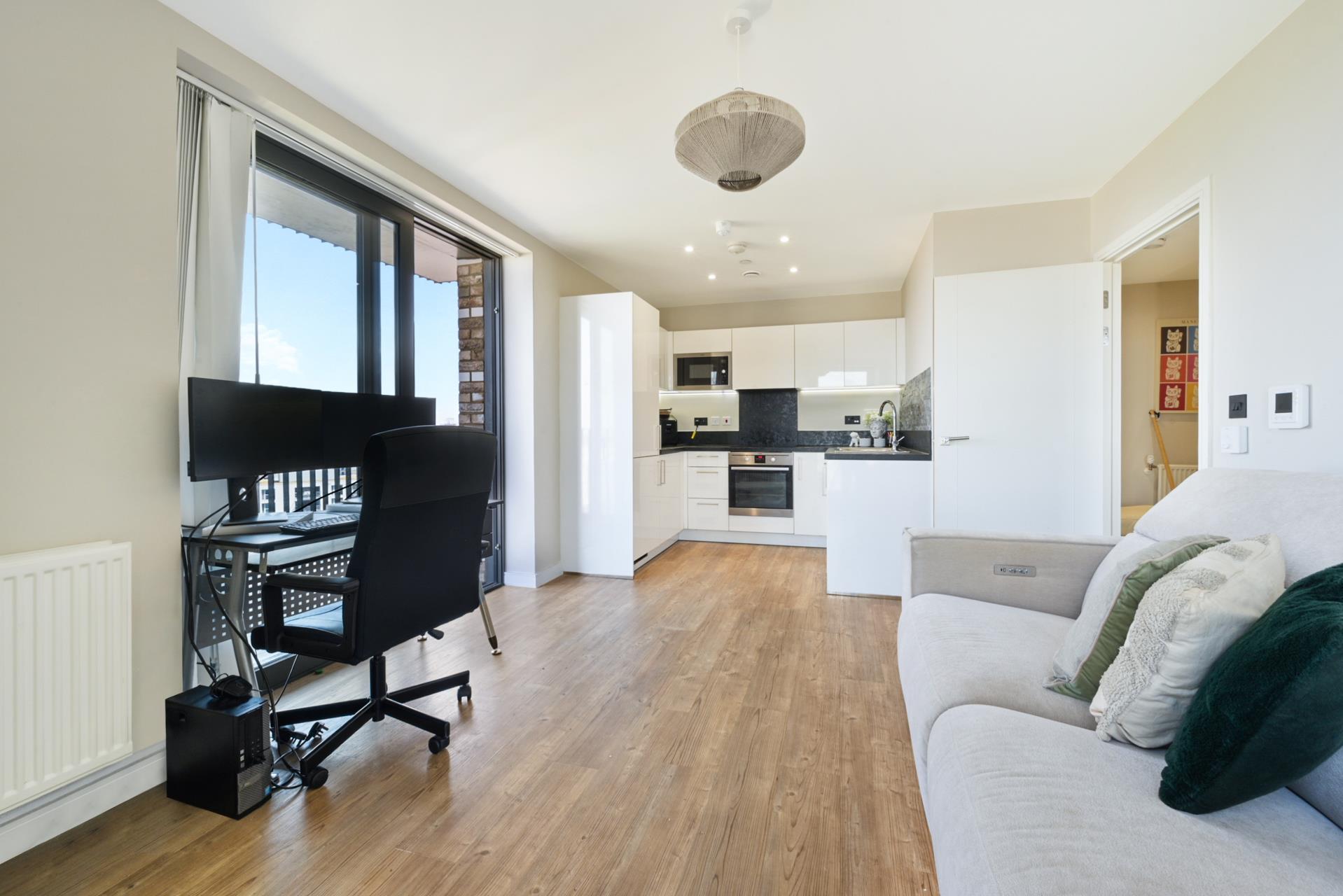 Flat Bramwell Way in Greater London