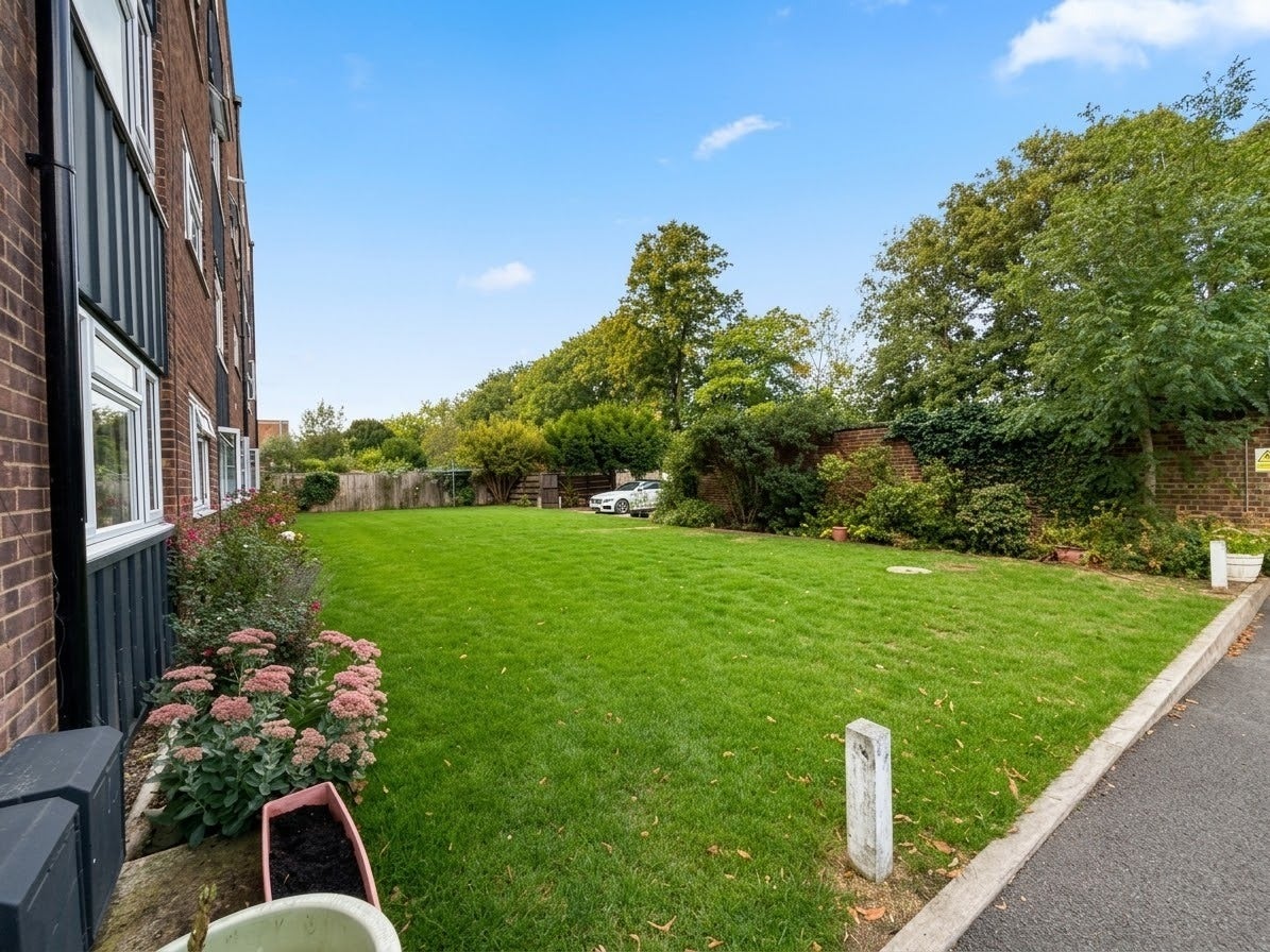 Flat Mulgrave Road in Greater London