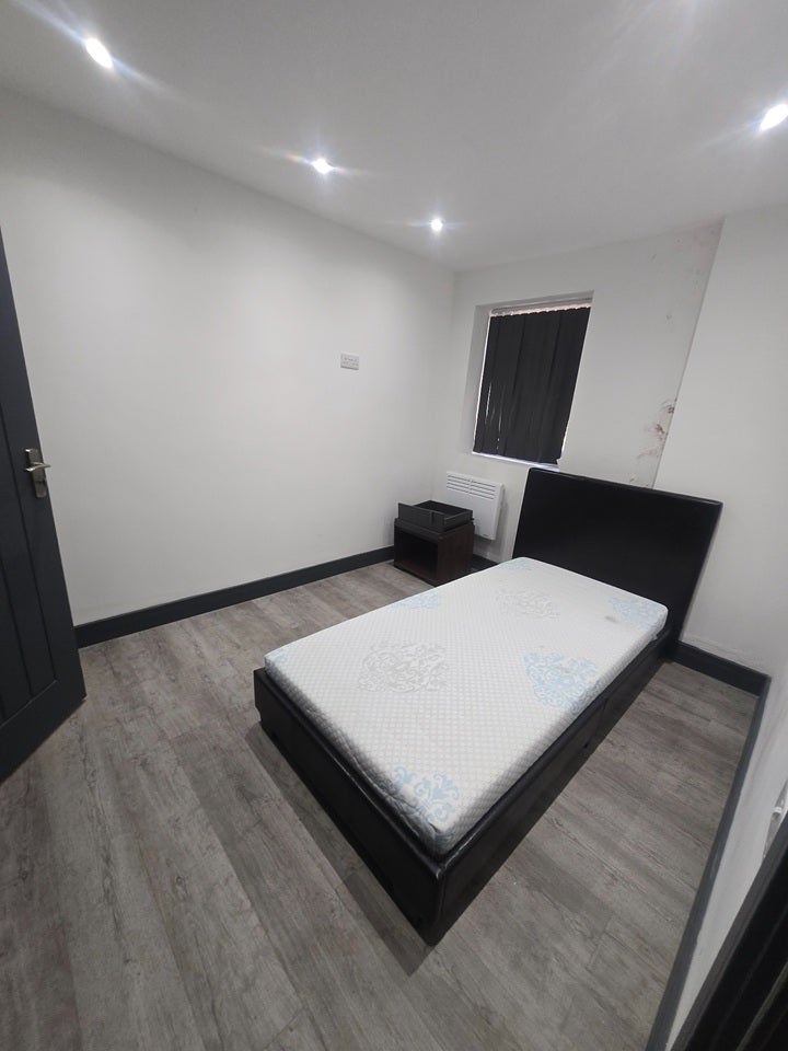 Flat Colham Avenue in Greater London