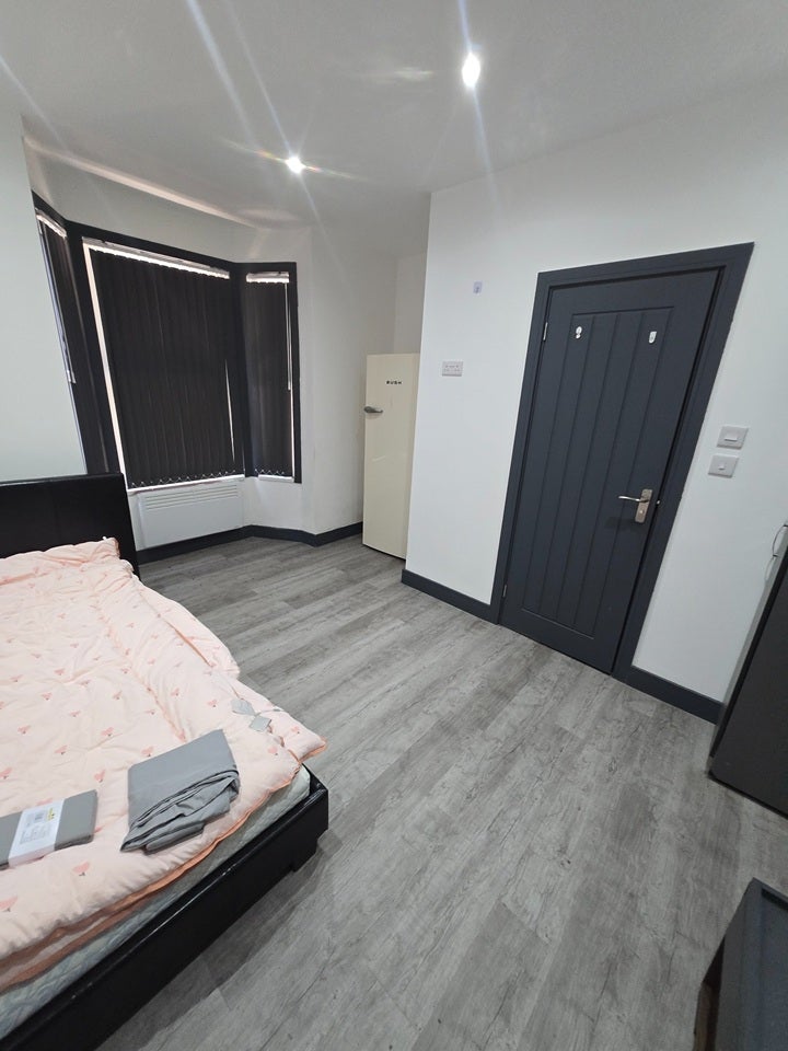 Flat Colham Avenue in Greater London
