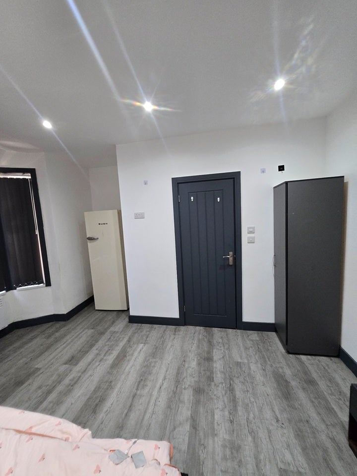 Flat Colham Avenue in Greater London