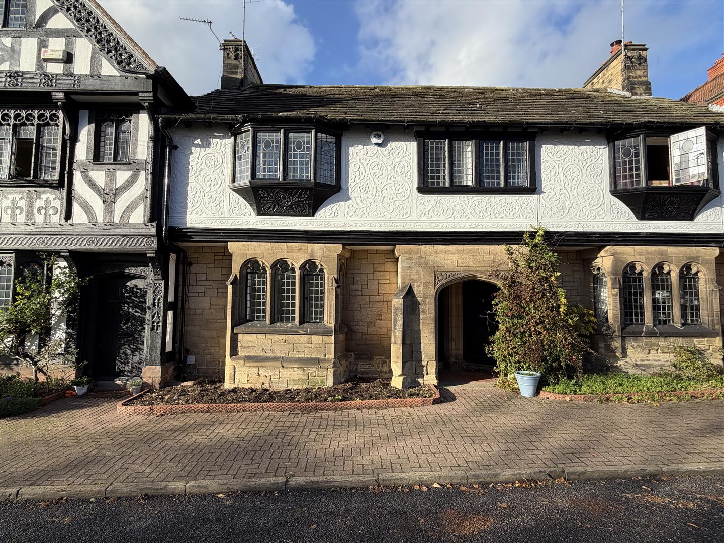House Neston Road in Thornton Hough