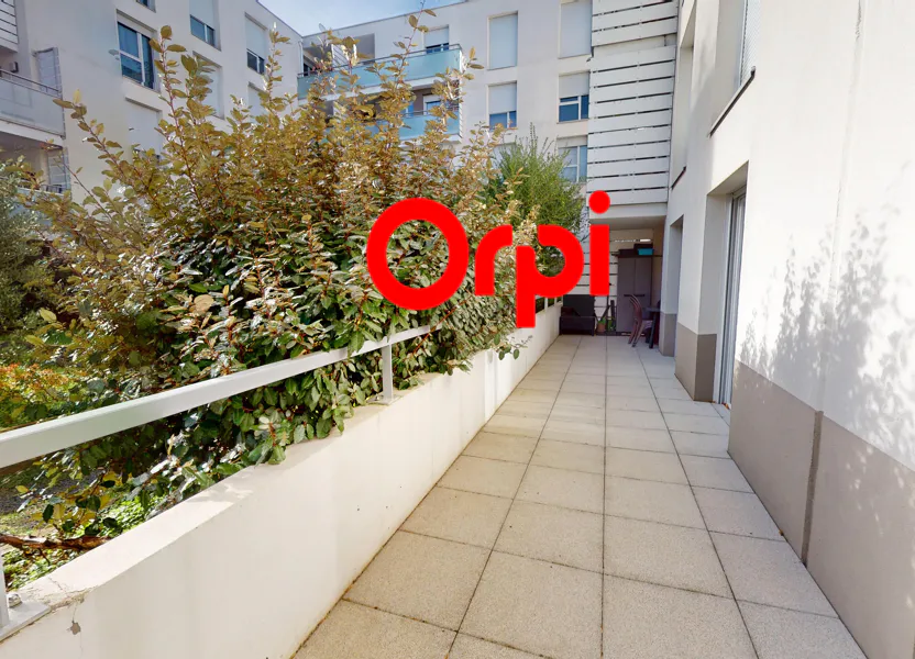 Flat Rue Jeanne Morel in Vaulx-en-Velin