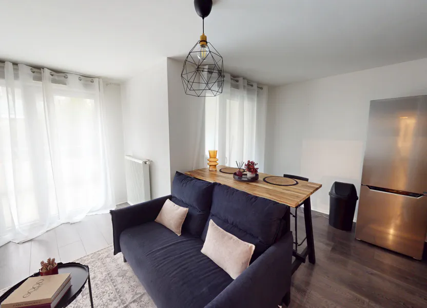 Flat Rue Jeanne Morel in Vaulx-en-Velin
