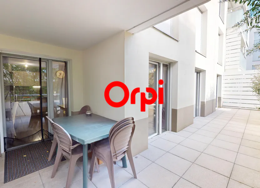 Flat Rue Jeanne Morel in Vaulx-en-Velin
