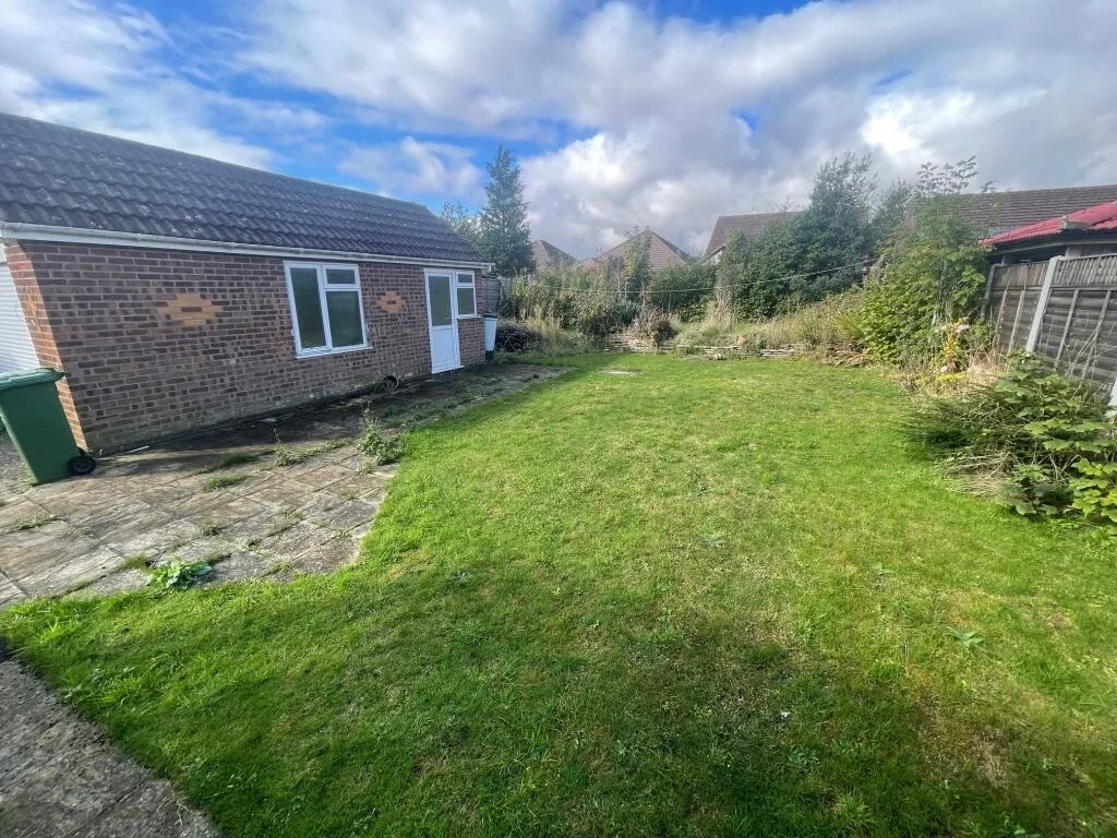 House Birdsfoot Lane in Luton