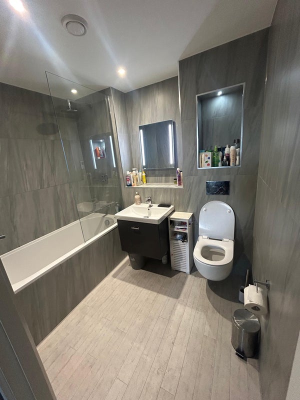 Room Stoke Road in Slough