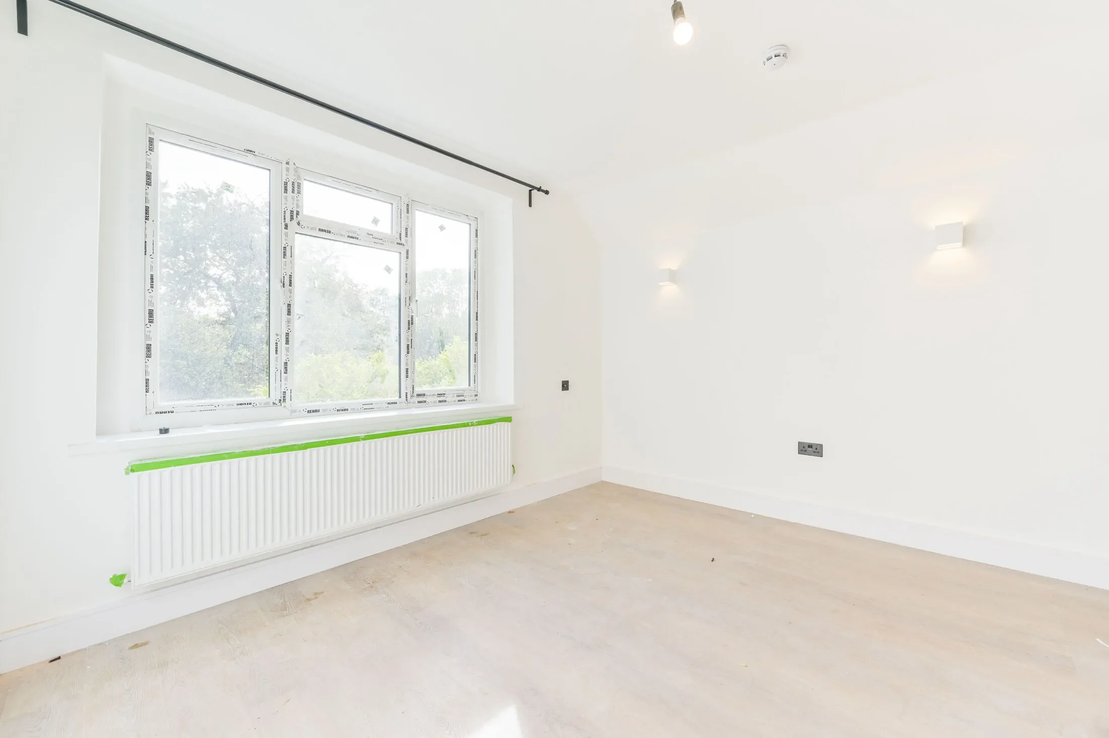 Flat Montpelier Road in Greater London