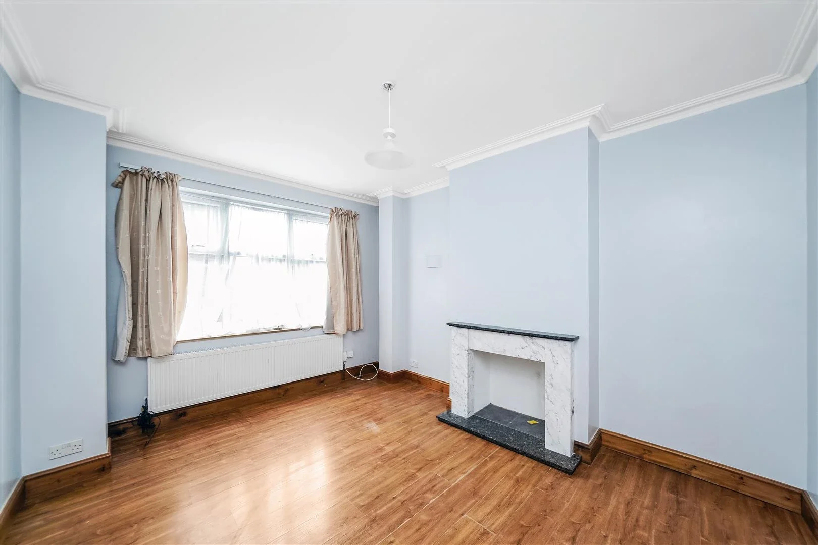 Flat Warner Road in Greater London