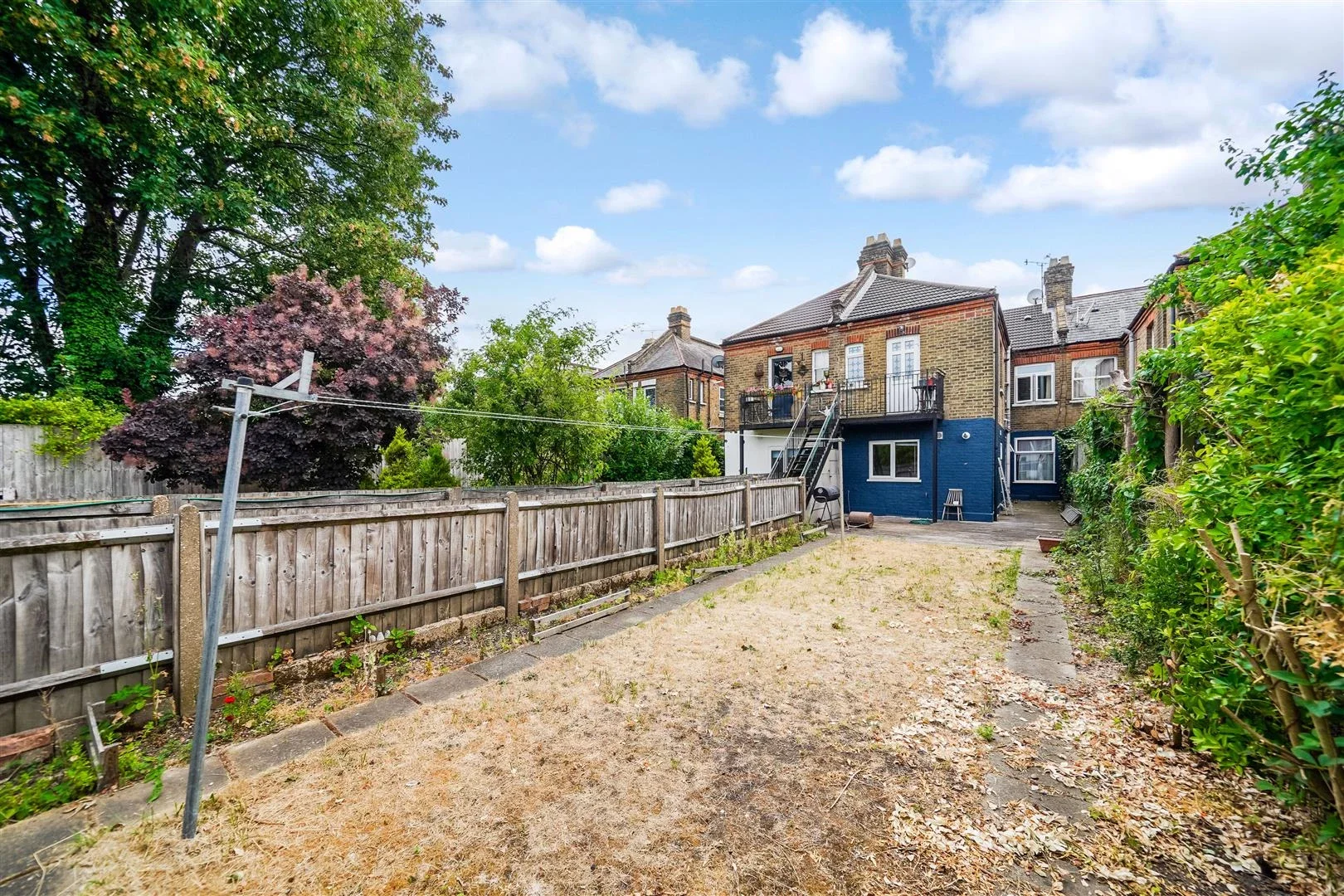 Flat Warner Road in Greater London