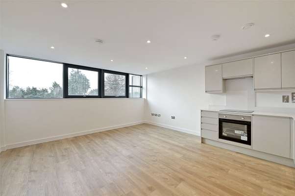 Flat Dedworth Road in Windsor