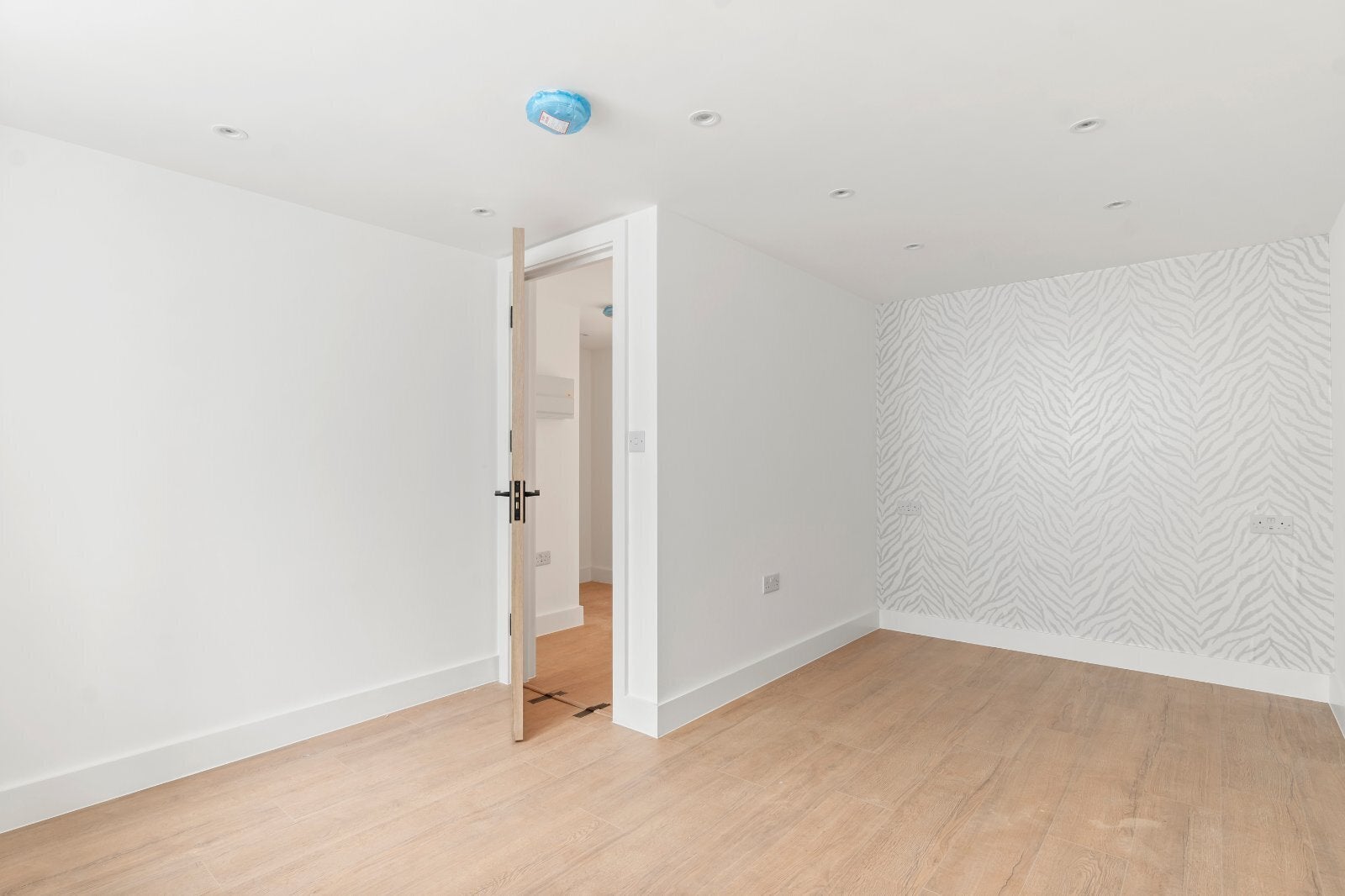 Flat Goswell Road in Greater London