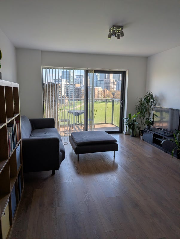 Room Cotall Street in Greater London