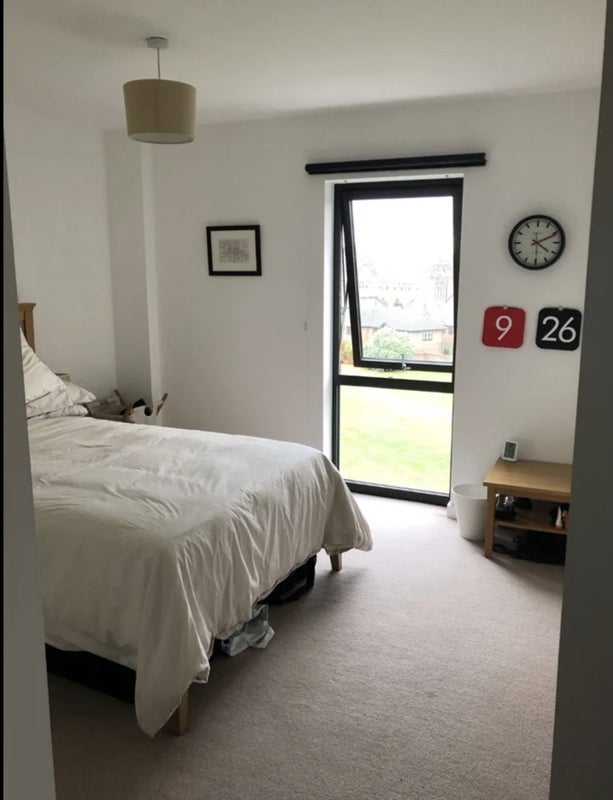 Room Cotall Street in Greater London