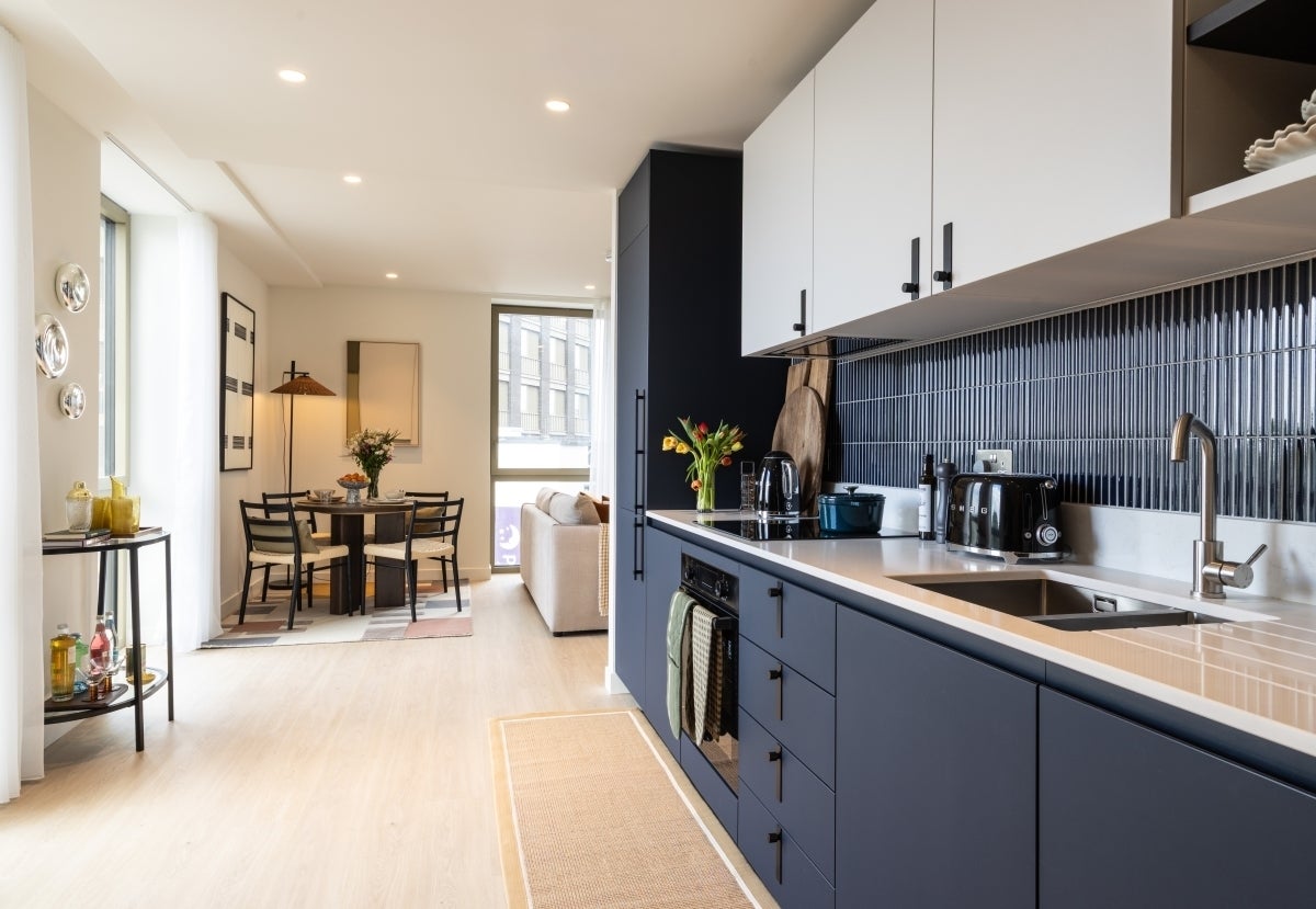 Flat Hale Road in Greater London