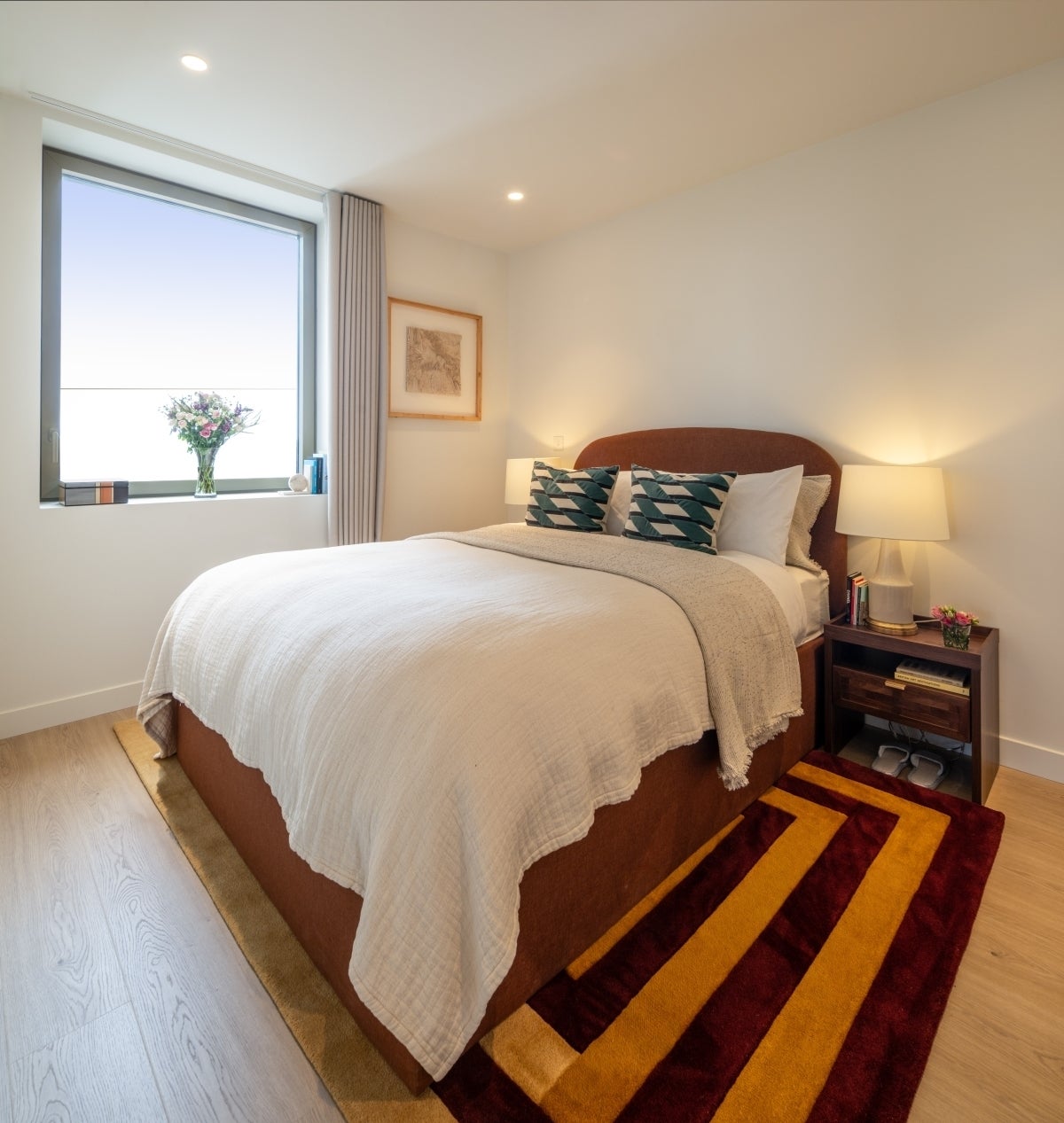 Flat Hale Road in Greater London