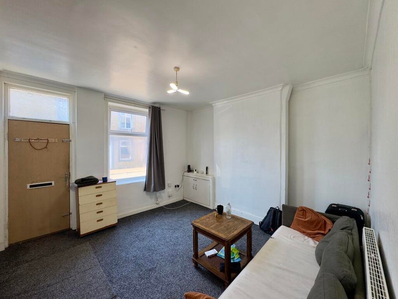 Room Hunslet Street in Burnley