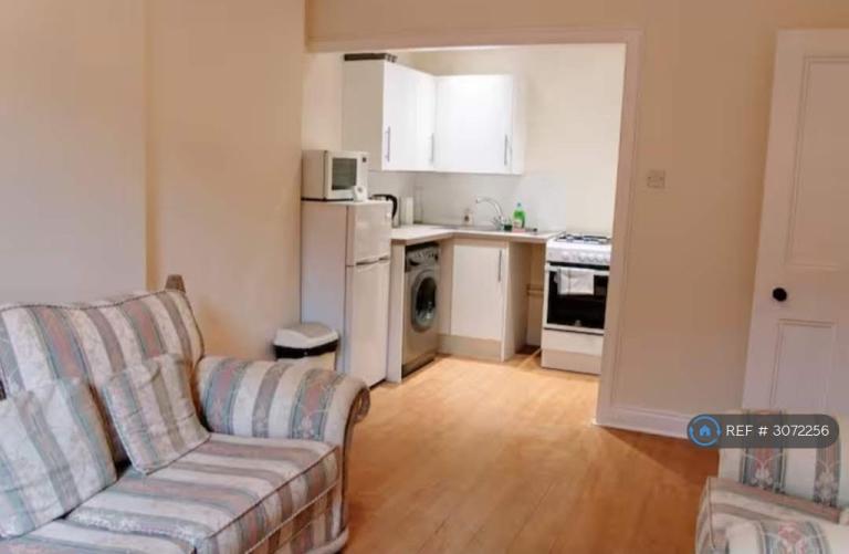 Flat Broughton Road in City of Edinburgh