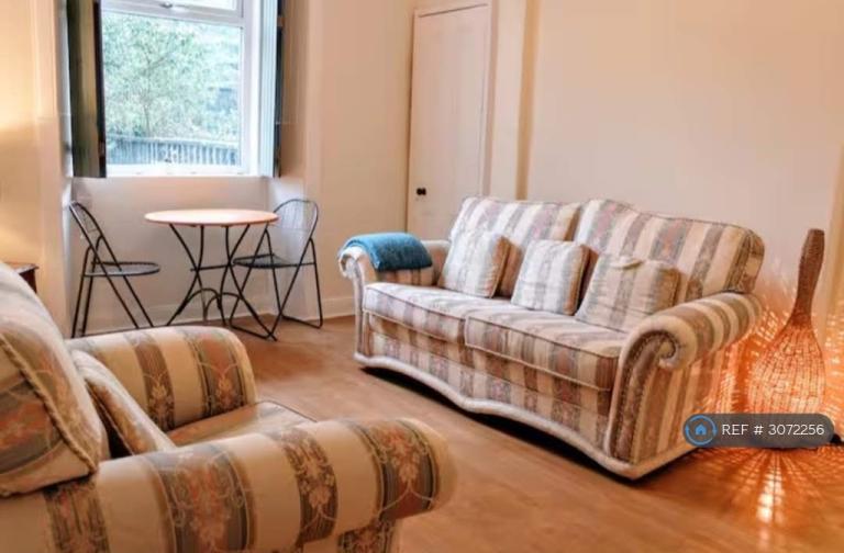 Flat Broughton Road in City of Edinburgh