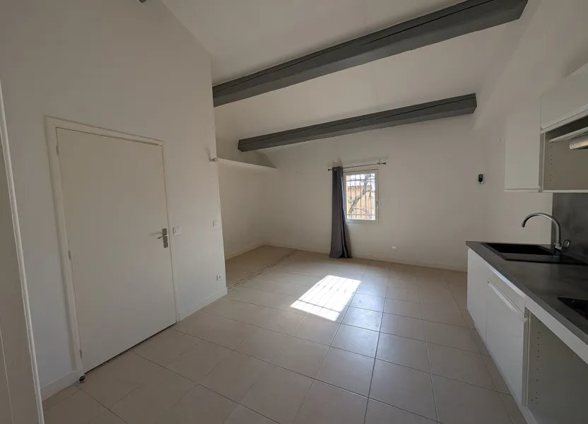 Room Avenue Gaston de Fontmichel in Saint-Vallier-de-Thiey