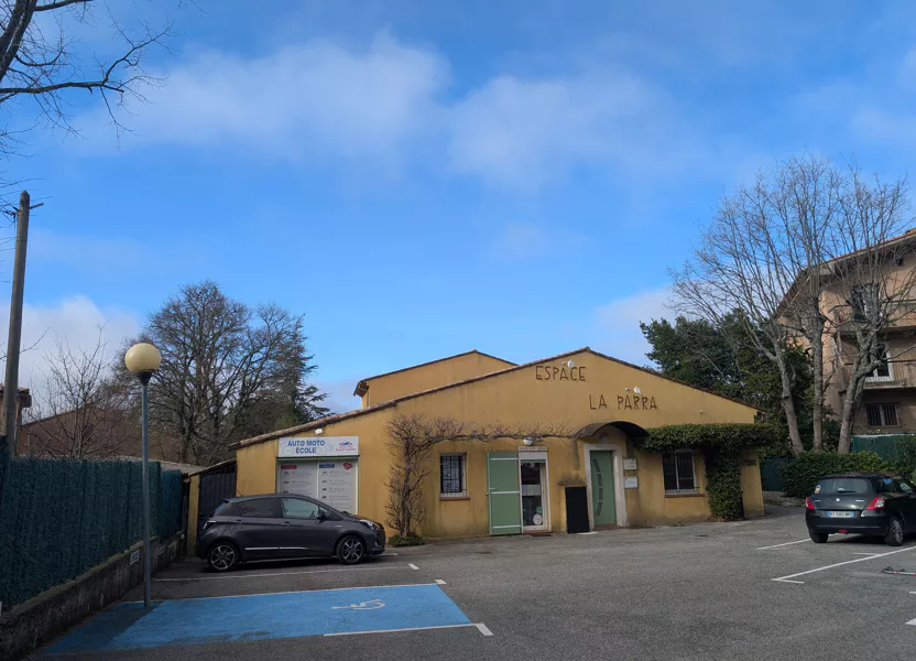 Flat Avenue Gaston de Fontmichel in Saint-Vallier-de-Thiey