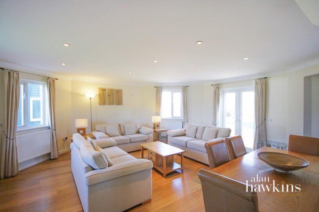 House Wiltshire Crescent in Royal Wootton Bassett