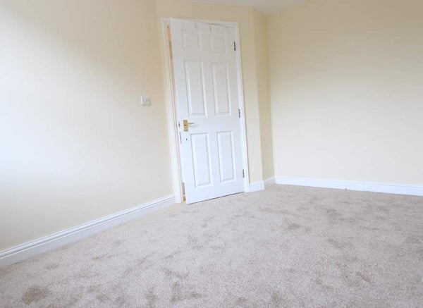 Flat Pickard Close in London