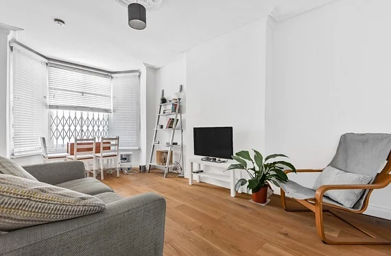 Flat Stockwell Road in Greater London
