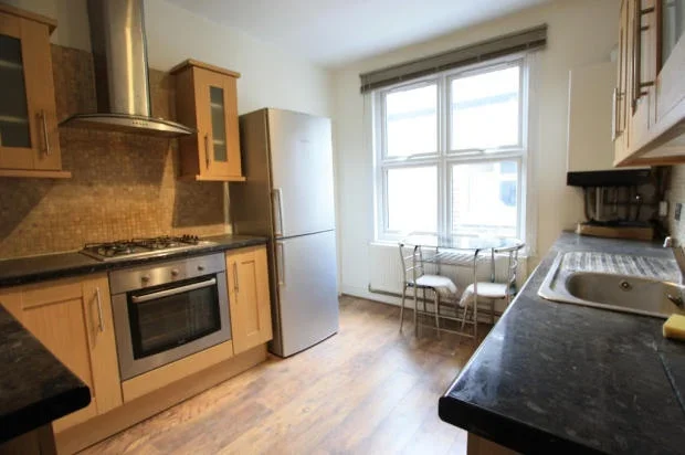 Flat Miller Road in Greater London