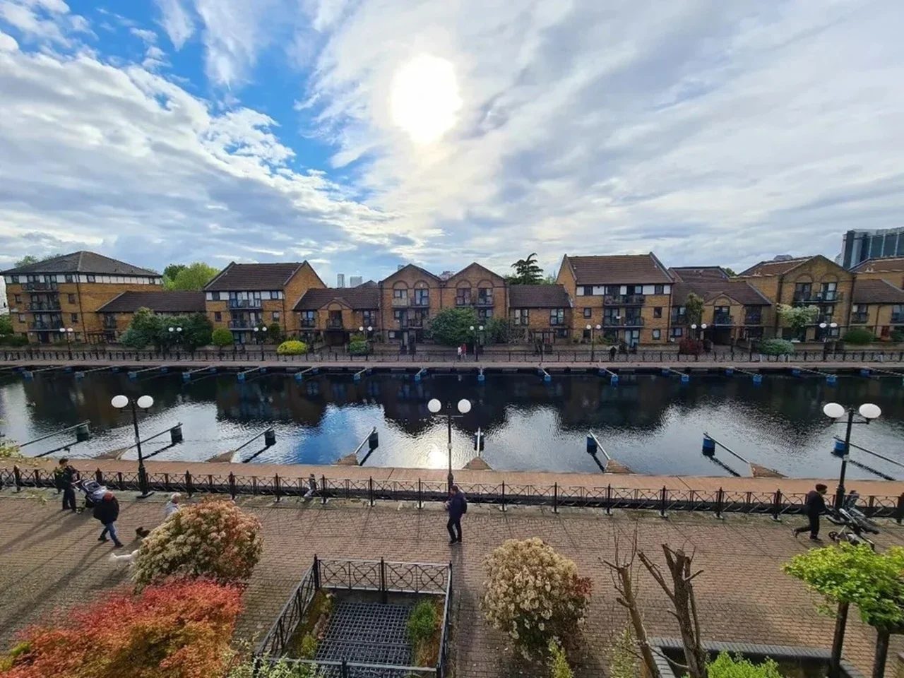 Flat Falcon Way in Greater London