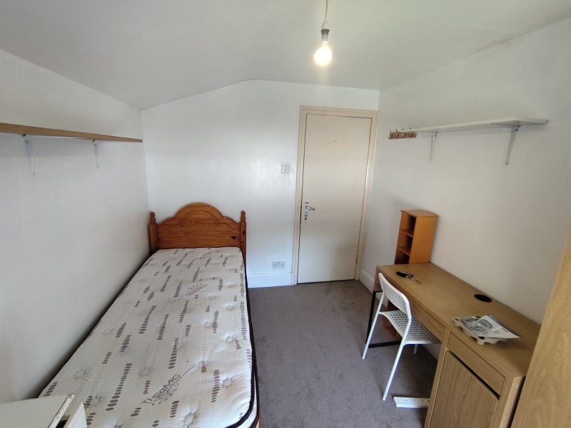 Room Cranbrook Park in Greater London