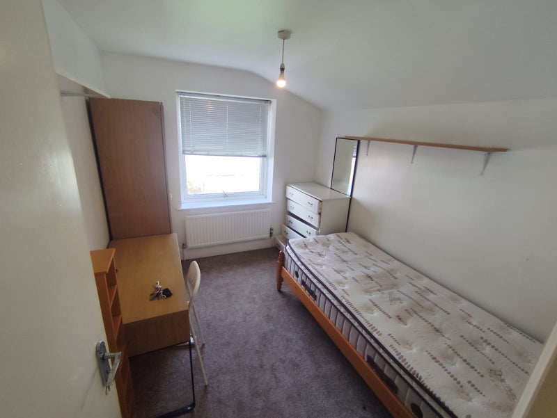 Room Cranbrook Park in Greater London