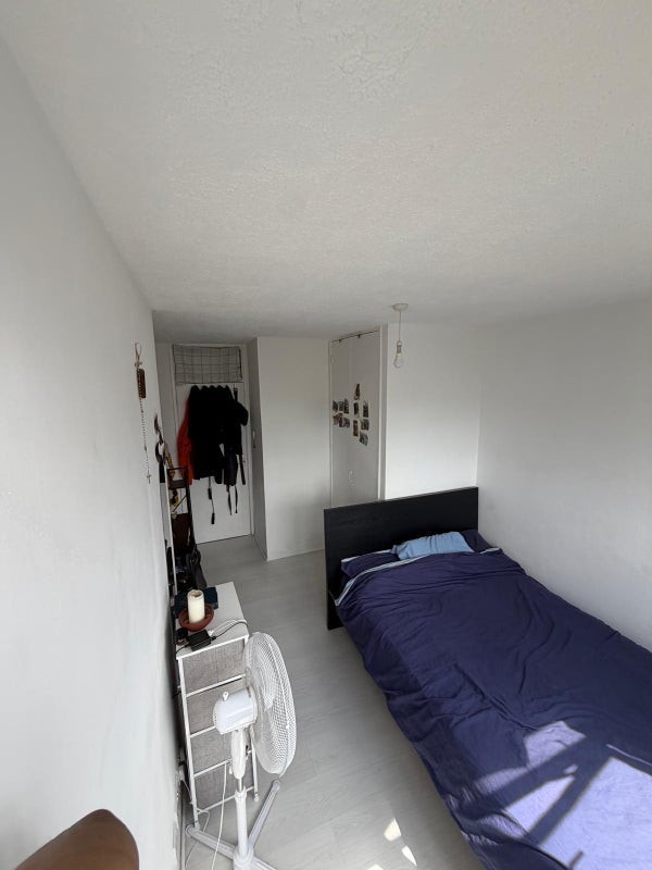 Room Manchester Road in Greater London