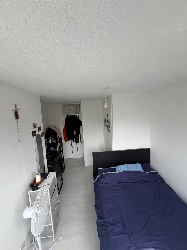 Room Manchester Road in Greater London