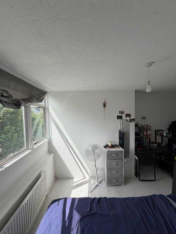 Room Manchester Road in Greater London