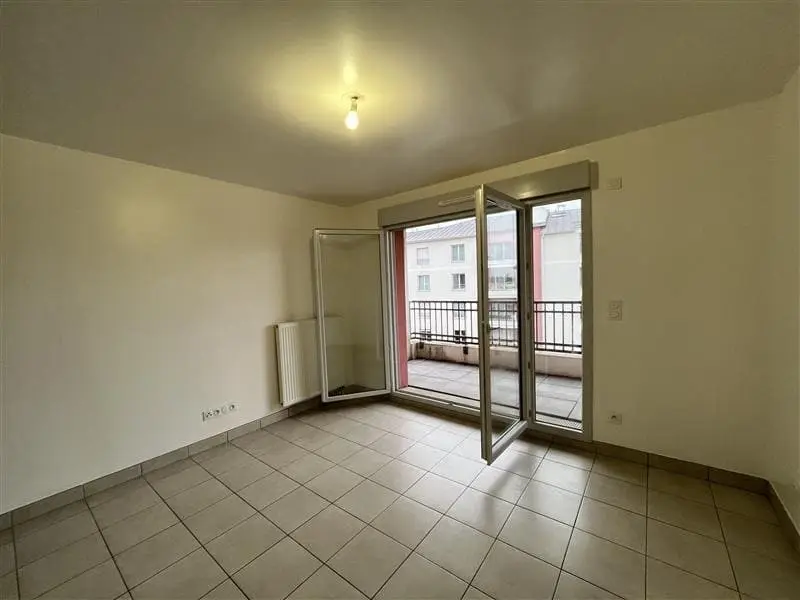 Flat Rue du Maréchal Leclerc in Lucé