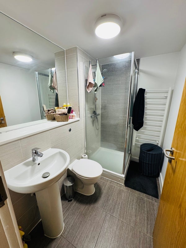 Room Bouverie Court in Leeds