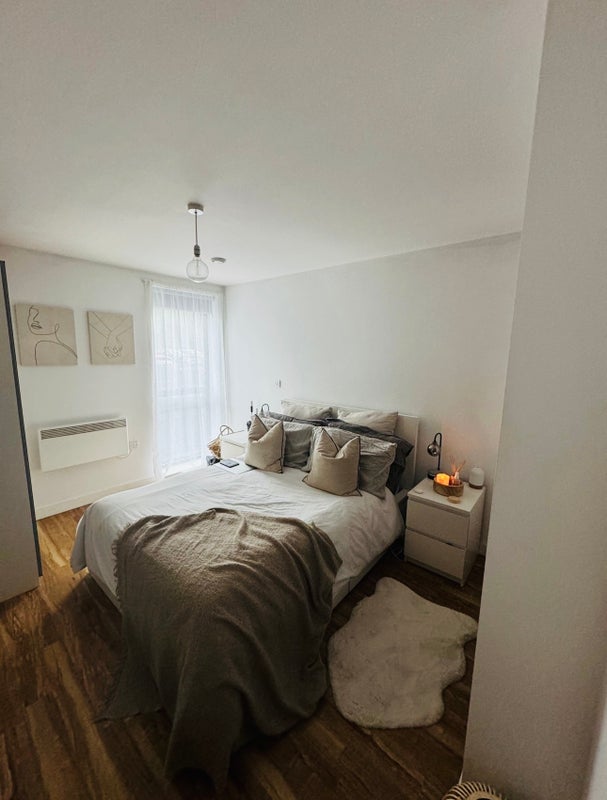 Room Bouverie Court in Leeds