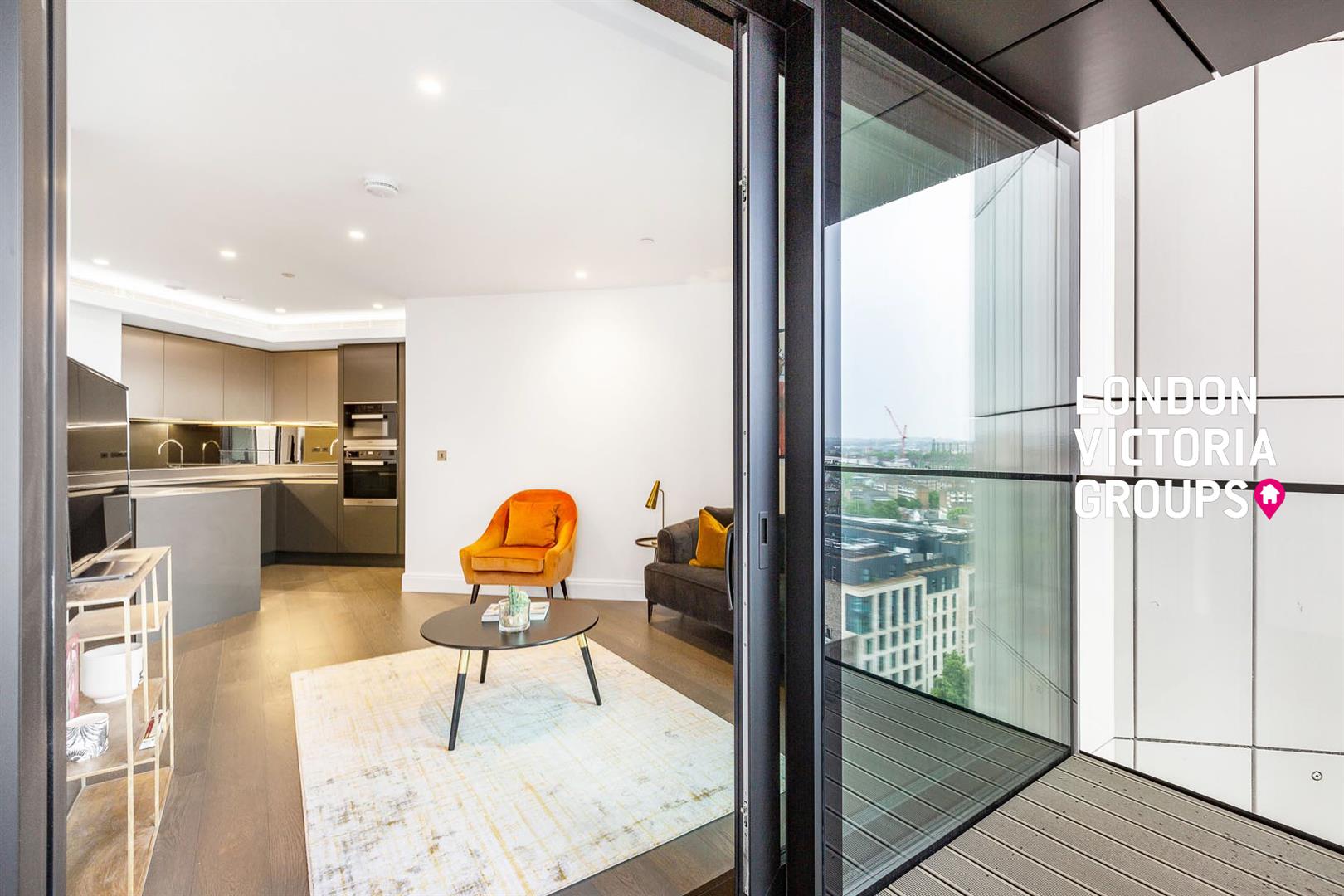 Flat Albert Embankment in Greater London