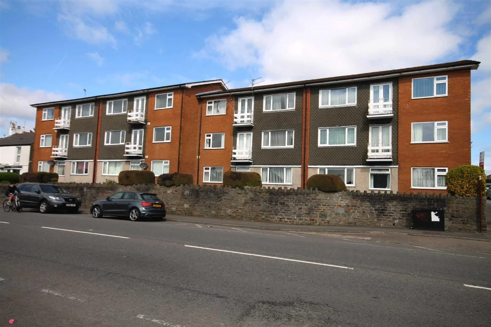Flat Merthyr Road in Cardiff