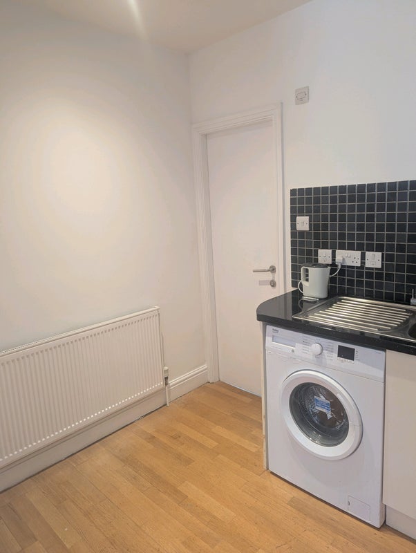 Flat Ashdown Crescent in Greater London