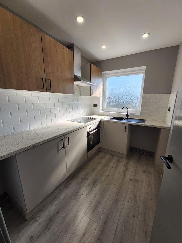 Flat Camrose Avenue in Greater London