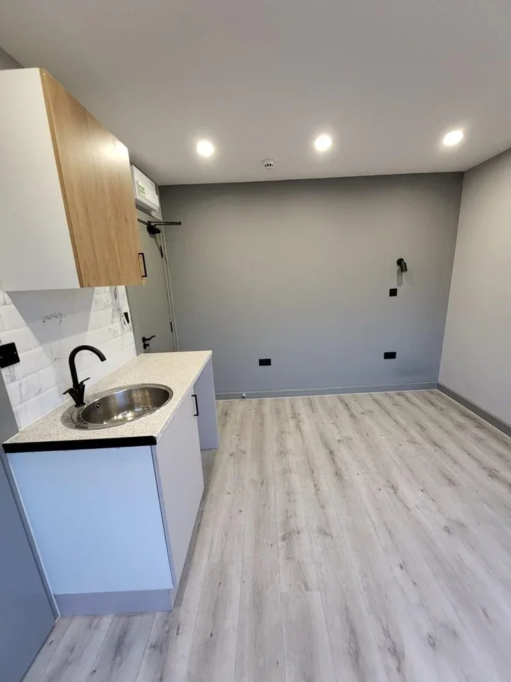 Flat Camrose Avenue in Greater London