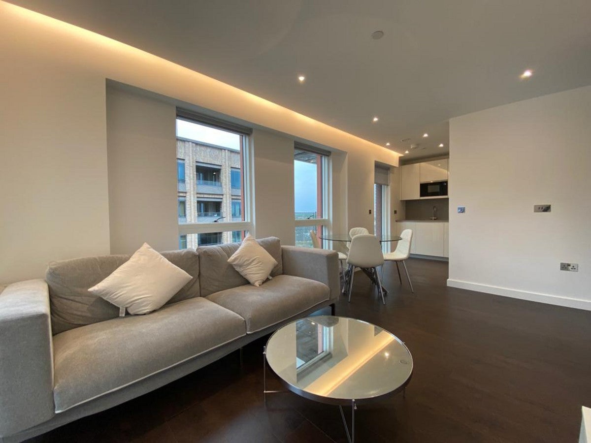 Flat Malthouse Road in London