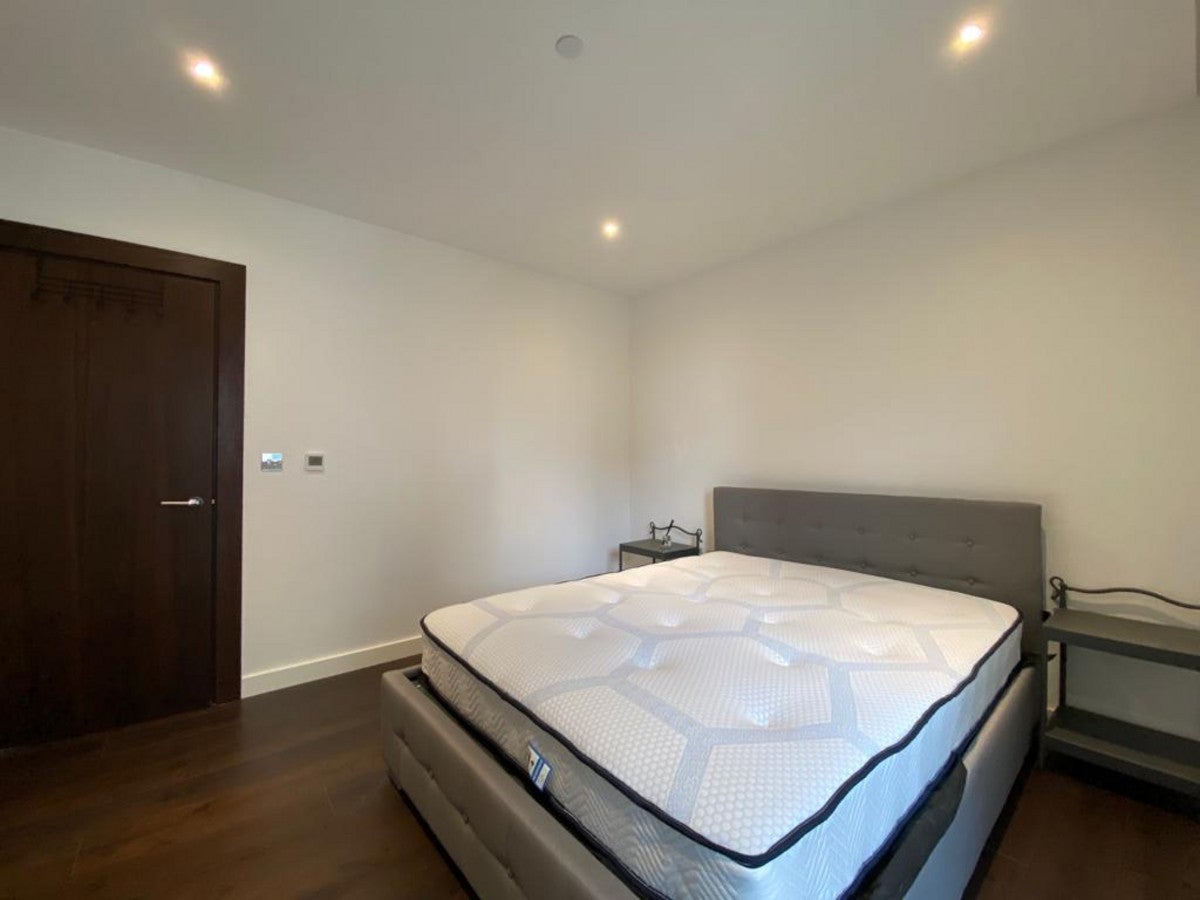 Flat Malthouse Road in London