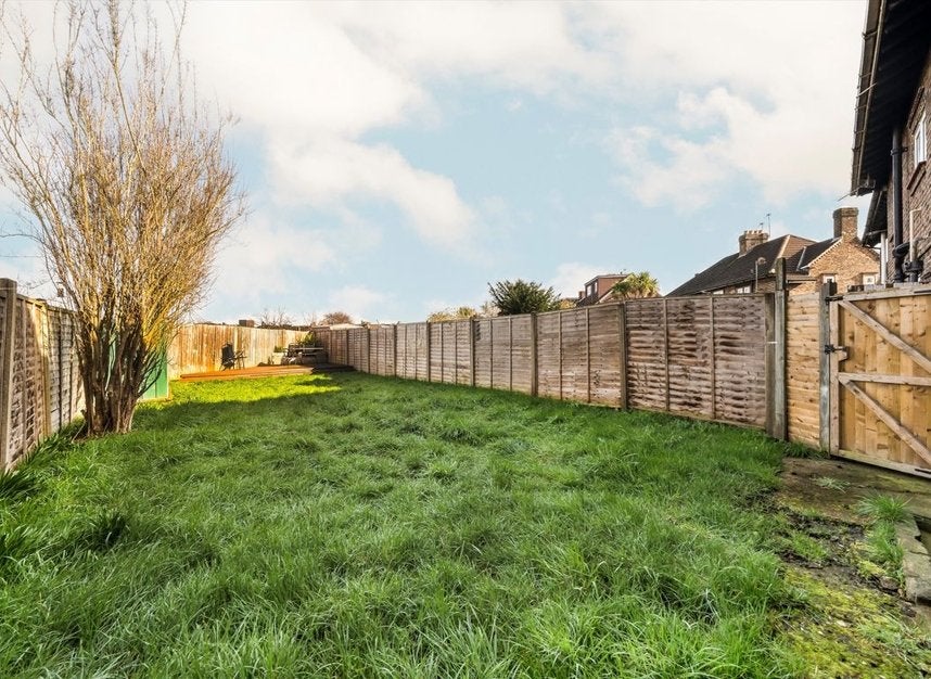 House Whatley Avenue in Greater London