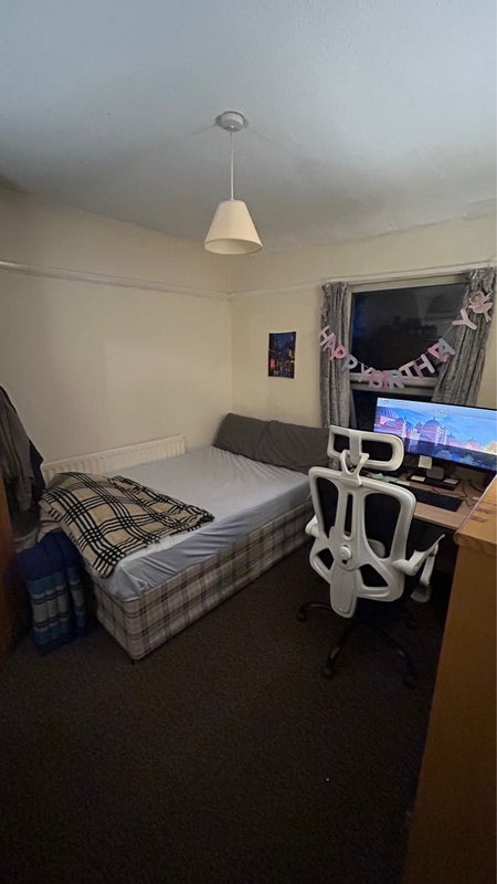 Room Hilldrop Grove in Birmingham